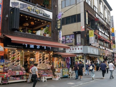 View of the popular Isadong Street with its many small souvenir shops.
