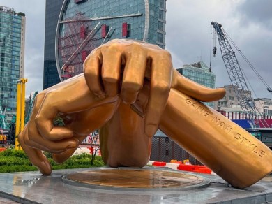 A Gangnam Style sculpture next to the COEX Center.