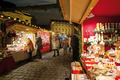 Am-Hof-Platz: Old Viennese Christmas Market