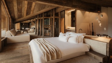 Klare Linien, natürliche Materialien – das Zimmer fängt die stille Kraft der Berge auf moderne Weise ein.