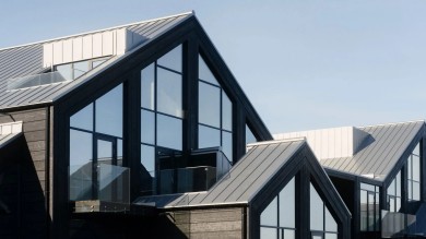 Mit klaren Linien und maritimem Flair verbindet das Season Hotel skandinavisches Design mit entspannter Uferlage auf der ruhigen Insel Ekerö.