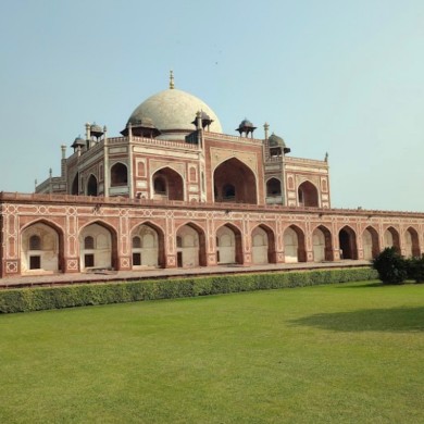 Zu sehen ist der Humayun's Tomb mit prachtvoller Kuppel..