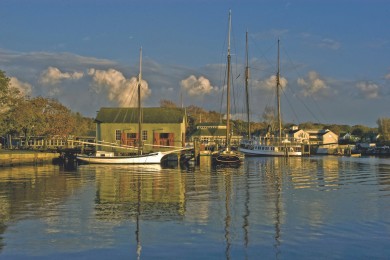 In the Mystic Seaport Museum you can experience seafaring history at first hand. 
