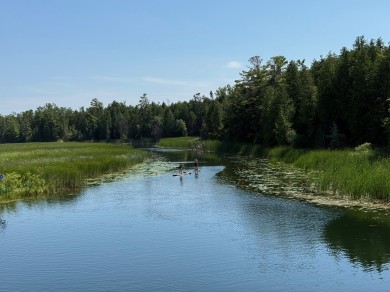 Auch mit dem Stand-up Paddle lässt sich die Gegend erkunden.